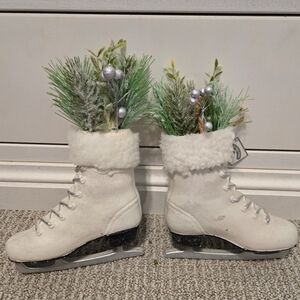 2 WHITE GLISTENING ICE SKATE CHRISTMAS HOLIDAY ORNAMENT W/WHITE FAUX FUR